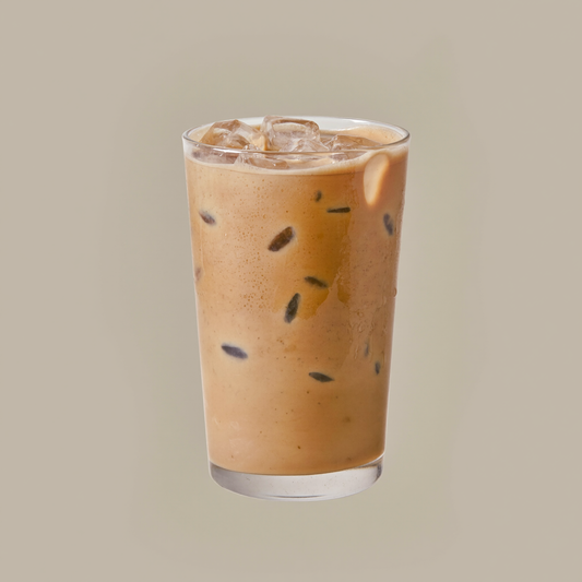 Vaso de café helado, útil para comparar cold brew con espresso y café de filtro.